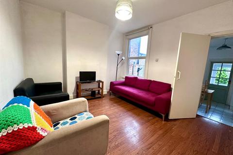 5 bedroom terraced house to rent, Beechfield Road, London