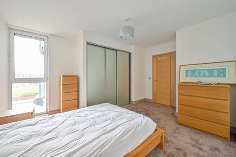 2 bedroom flat to rent, Wapping High Street, St Katharine Docks, London, E1W