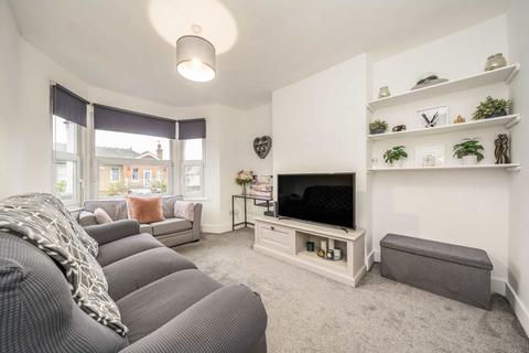 2 bedroom flat for sale, Hounslow Road, Whitton TW2