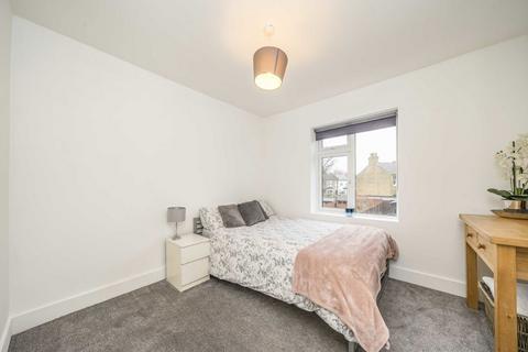 2 bedroom flat for sale, Hounslow Road, Whitton TW2