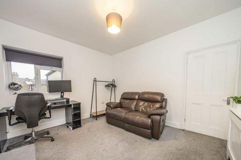 2 bedroom flat for sale, Hounslow Road, Whitton TW2