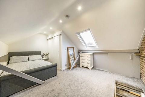 2 bedroom flat for sale, Hounslow Road, Whitton TW2