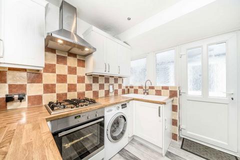 2 bedroom flat for sale, Craneford Way, Twickenham TW2