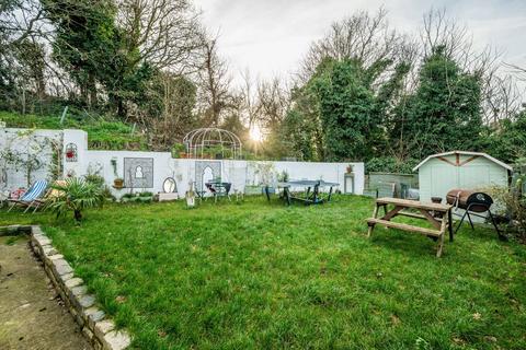 3 bedroom end of terrace house for sale, Tewson Road, Plumstead, London, SE18