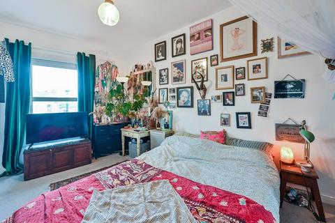 137 Tewson Road, London, SE18 1AZ