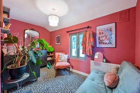 137 Tewson Road, London, SE18 1AZ