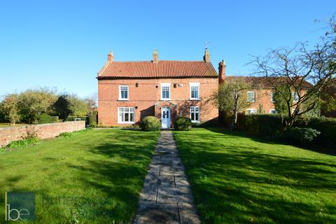 3 bedroom detached house to rent, Church Street, Long Bennington, Lincolnshire