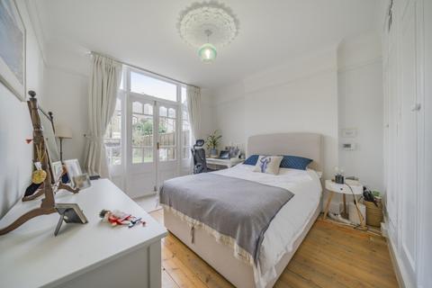 2 bedroom flat to rent, Lavender Gardens Battersea SW11