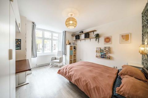 2 bedroom flat for sale, Willcott Road, London W3