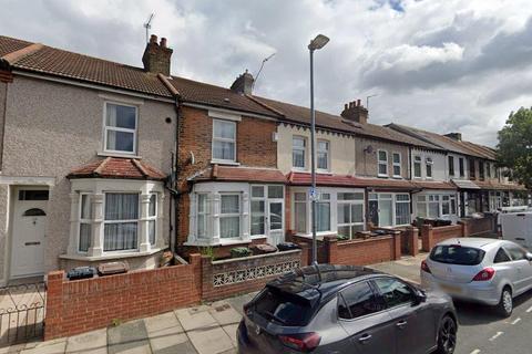 4 bedroom terraced house to rent, Devon Road, Barking