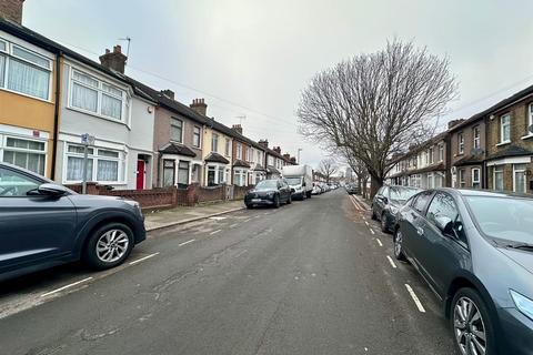 5 bedroom terraced house to rent, Devon Road, Barking