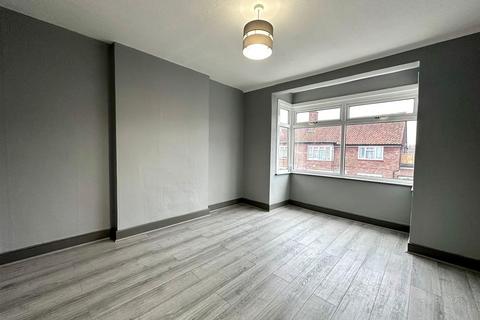 5 bedroom terraced house to rent, Devon Road, Barking