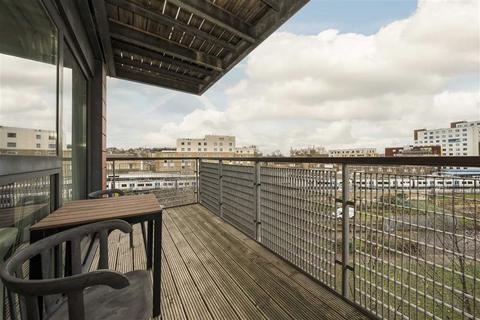 2 bedroom flat for sale, Tarves Way, London SE10