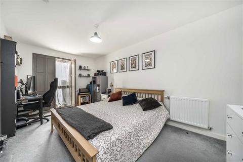 2 bedroom flat for sale, Greenwich High Road, London SE10