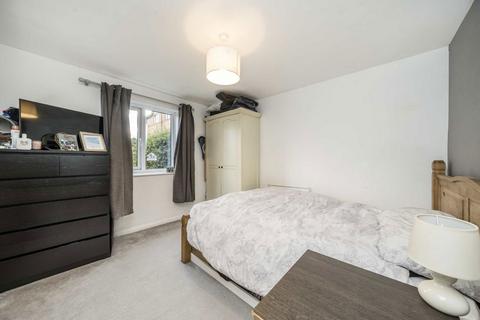 2 bedroom flat for sale, Winery Lane, Kingston Upon Thames KT1