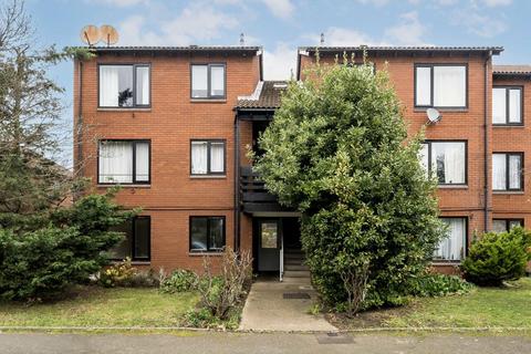 22 Tithe Barn Close, Kingston Upon Thames, KT2 6RZ