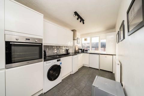 2 bedroom flat for sale, Banbury Street, London SW11