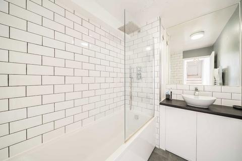 2 bedroom flat for sale, Banbury Street, London SW11