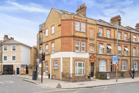 2 bedroom flat to rent, Queenstown Road Battersea SW8