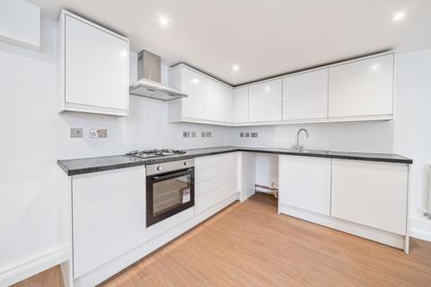 2 bedroom flat to rent, Queenstown Road Battersea SW8