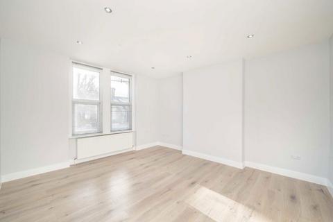 4 bedroom flat to rent, Hastings Road, London W13