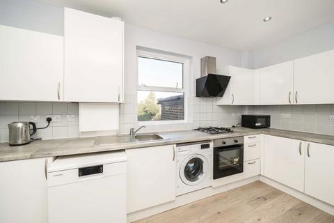 4 bedroom flat to rent, Hastings Road, London W13