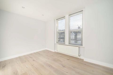 4 bedroom flat to rent, Hastings Road, London W13