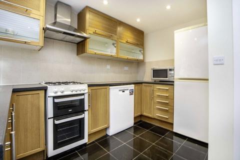 2 bedroom flat to rent, Lanark Close, London W5