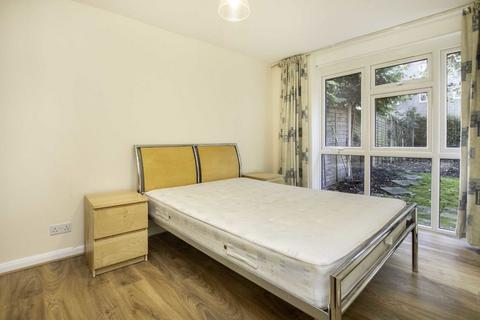 2 bedroom flat to rent, Lanark Close, London W5