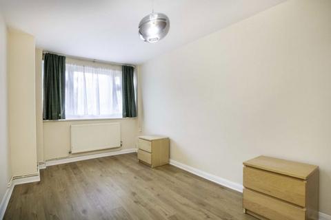 2 bedroom flat to rent, Lanark Close, London W5