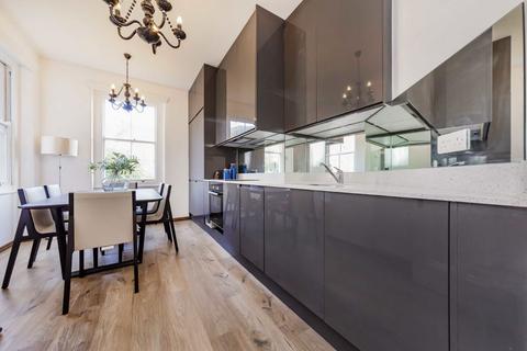 4 bedroom flat to rent, Beaumont Crescent, London W14