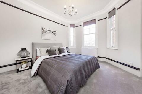 4 bedroom flat to rent, Beaumont Crescent, London W14