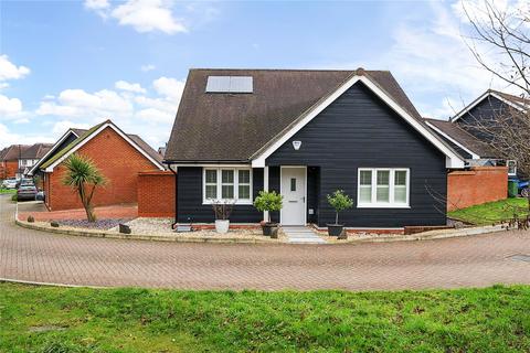 2 bedroom bungalow for sale, Owl Close, Billingshurst, RH14