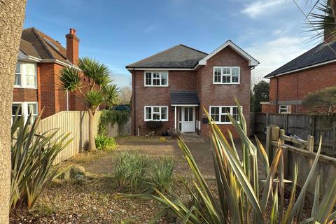 4 bedroom detached house for sale, Freshwater,Isle of Wight