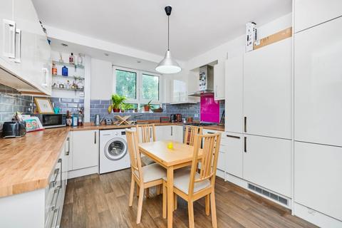 2 bedroom flat to rent, Fulham Road London SW6