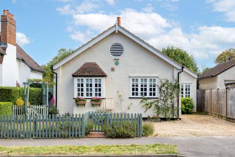 4 bedroom detached bungalow for sale, Icknield Way, Letchworth Garden City, Herts SG6 4UE