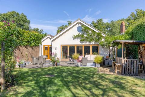 4 bedroom detached bungalow for sale, Icknield Way, Letchworth Garden City, Herts SG6 4UE