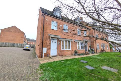 4 bedroom townhouse to rent, Haddon Road, Grantham, NG31