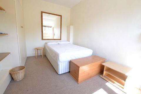 Flat to rent, Muswell Hill Road, London N10