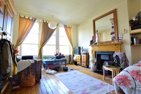 Flat to rent, Elder Avenue, London N8