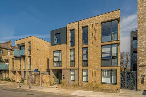 St. Andrew's Road, Surbiton KT6