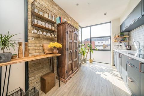 2 bedroom flat for sale, St. Andrew's Road, Surbiton KT6