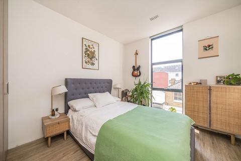 2 bedroom flat for sale, St. Andrew's Road, Surbiton KT6