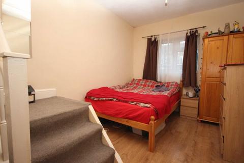 2 bedroom flat to rent, Sulgrave Road, London W6