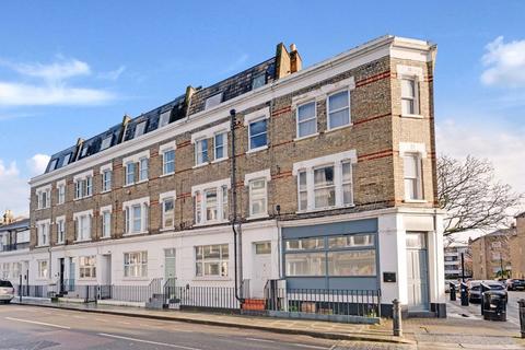 Studio to rent, Boscombe Road, London W12