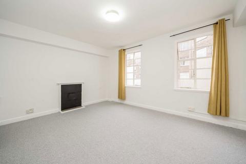 Studio to rent, Hamlet Gardens, London W6