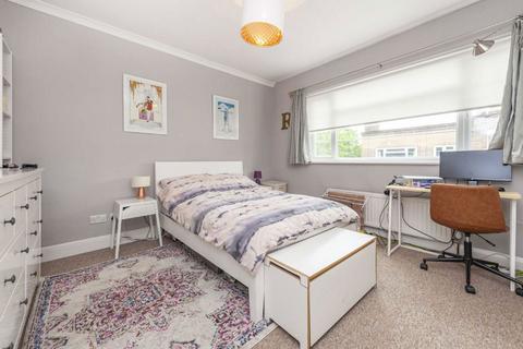 2 bedroom flat for sale, Poynders Road, London SW4