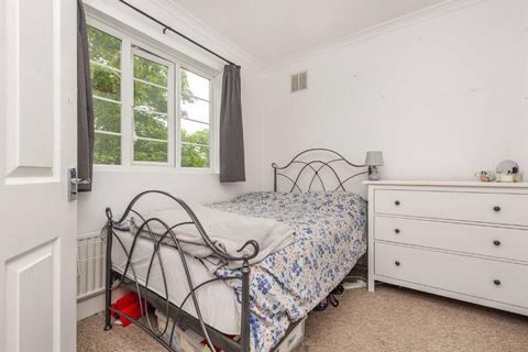 2 bedroom flat for sale, Poynders Road, London SW4