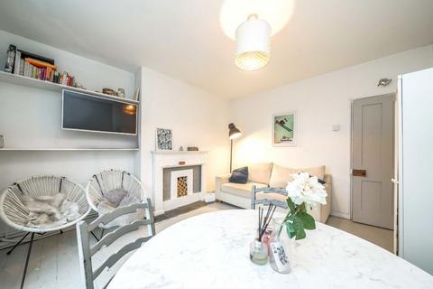 3 bedroom flat for sale, New Park Road, London SW2