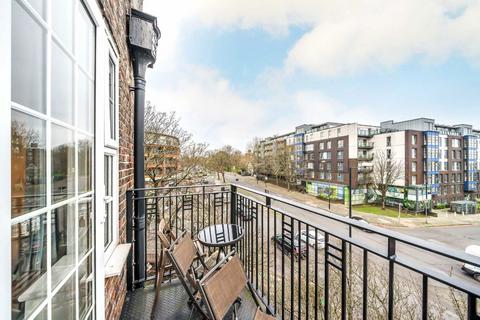 3 bedroom flat for sale, New Park Road, London SW2